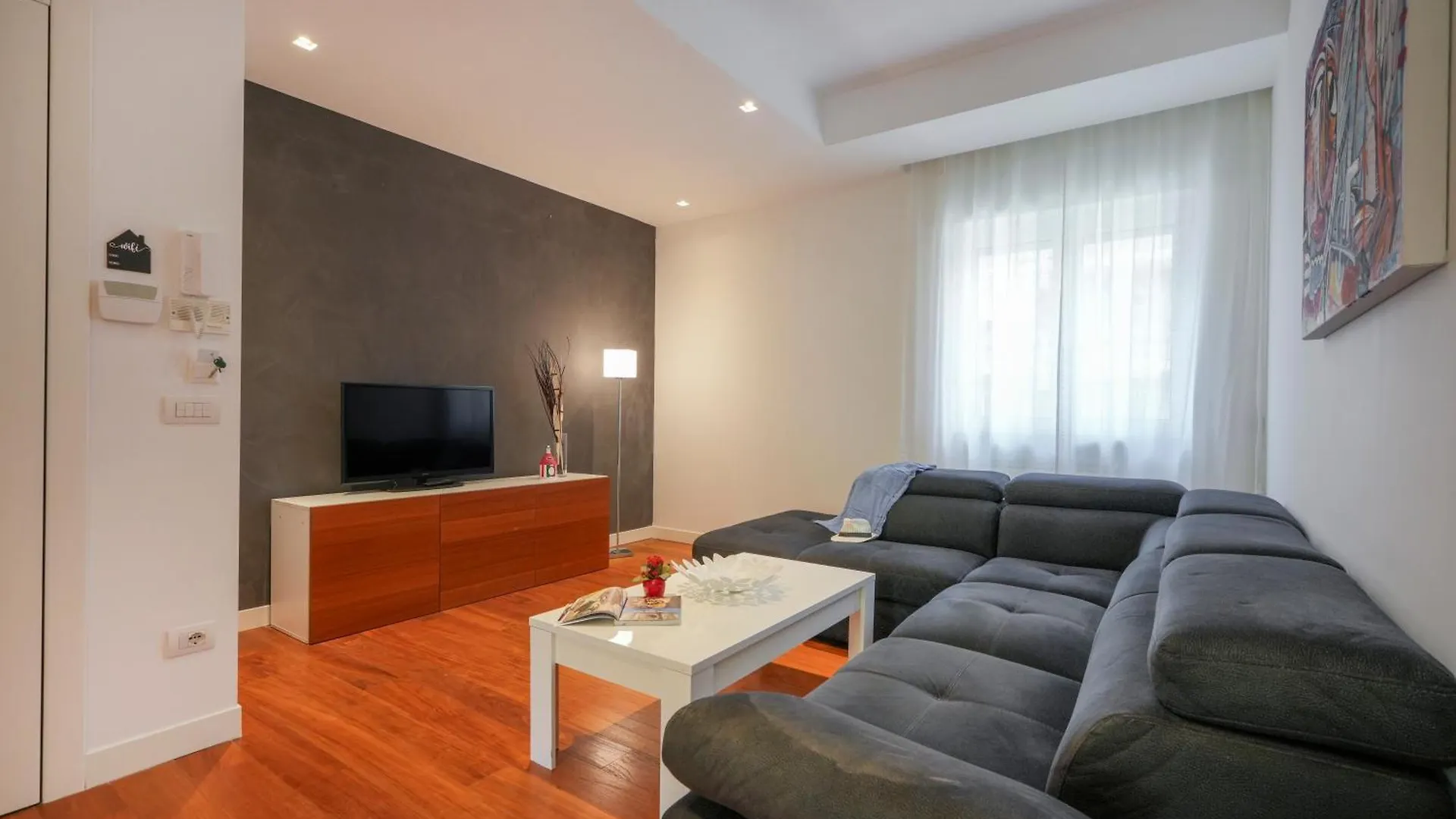 Gli Aquiloni Apartment - Steps From The Station Bari