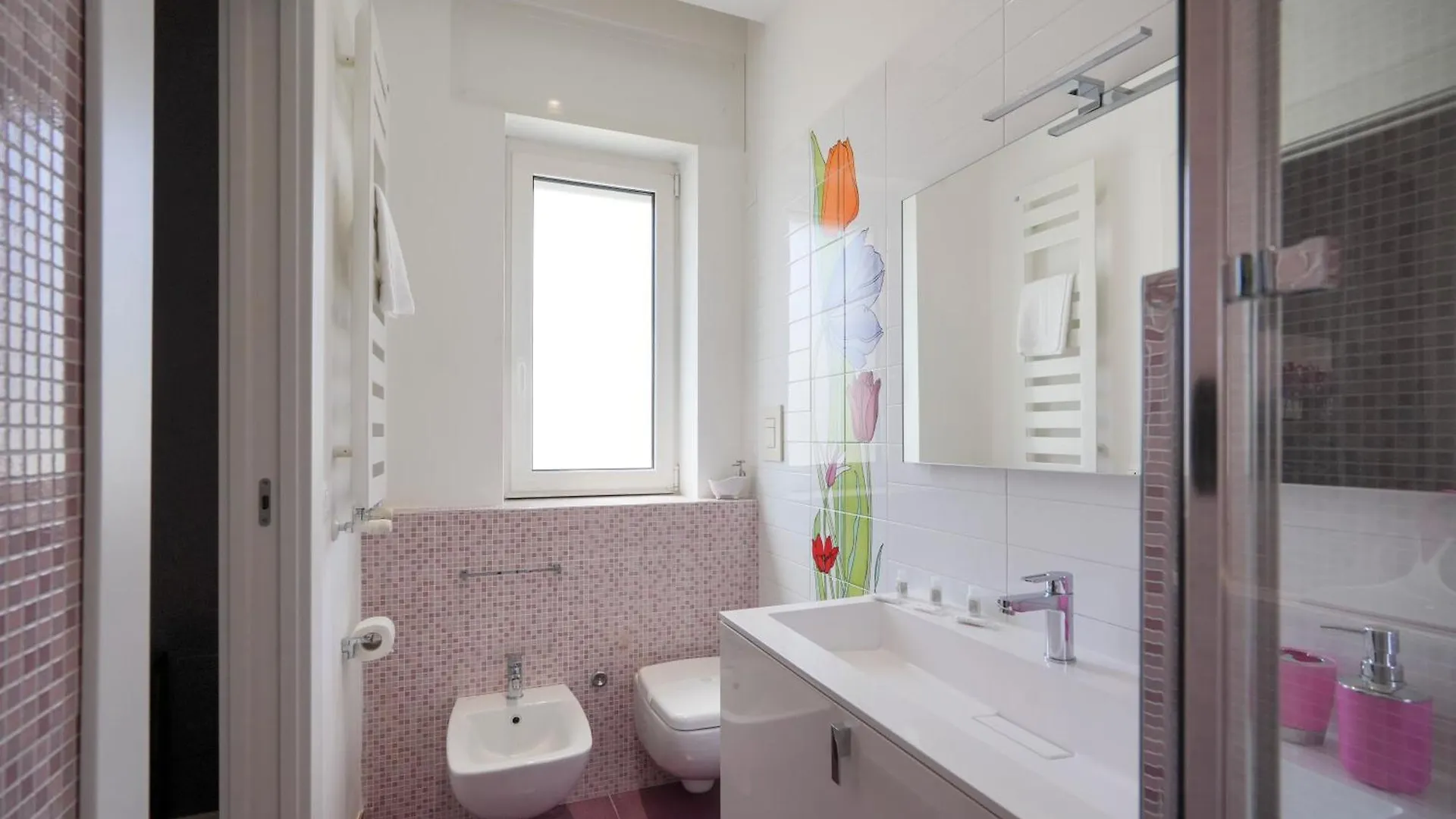 Gli Aquiloni Apartment - Steps From The Station Bari 0*,