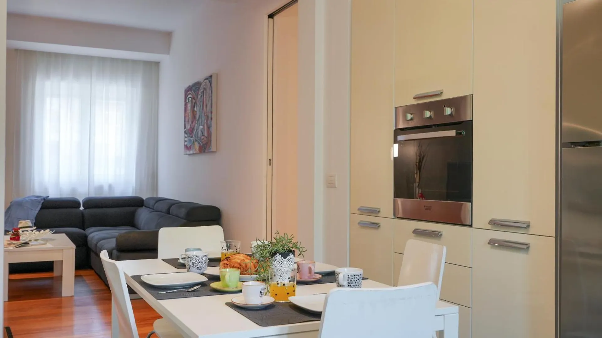 Gli Aquiloni Apartment - Steps From The Station Bari